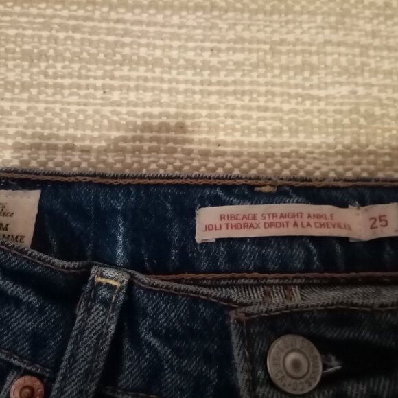 Levi's Ribcage - Picture 4 of 4